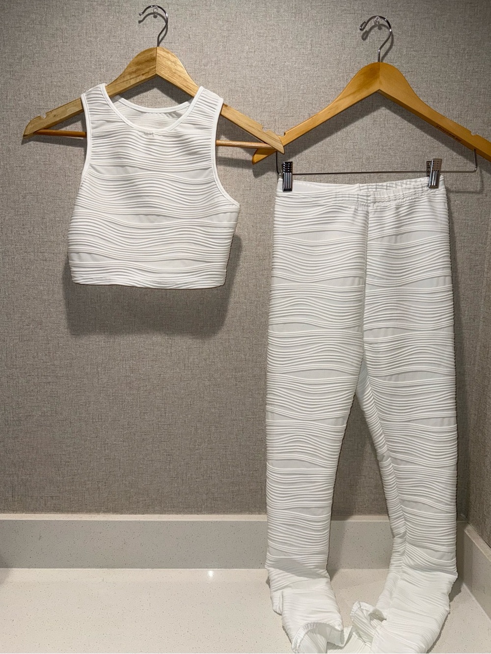 {SHEIN} Textured Crop Top & Pant Set